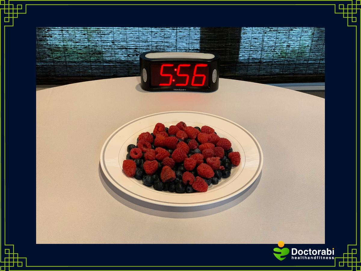 Intermittent-Fasting-Raspberries-and-Blueberries-with-Time