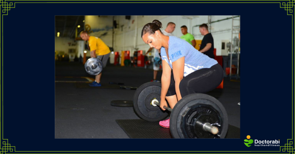 Woman-lifting-barbell-in-a-gym