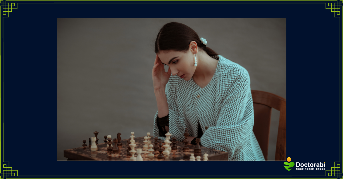 Woman-playing-chess