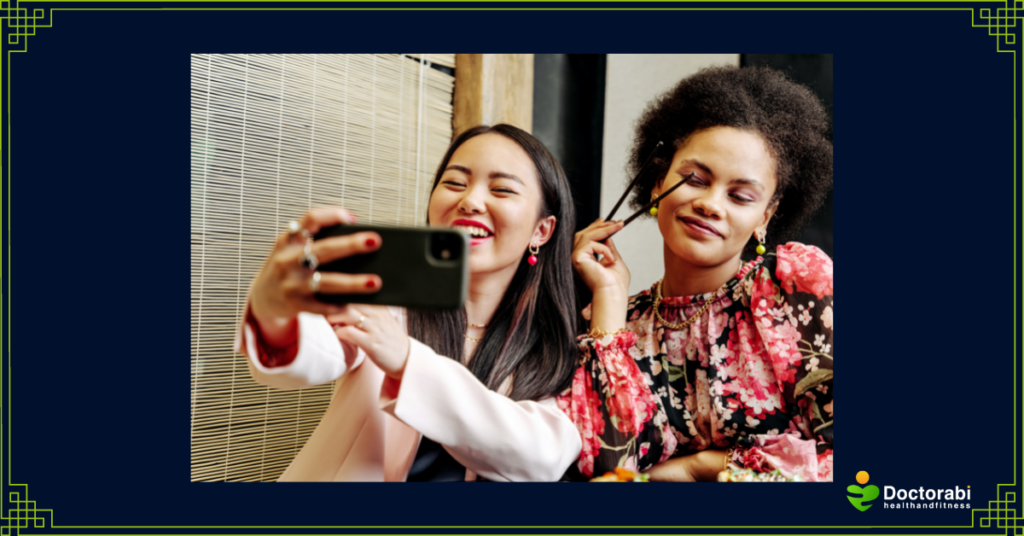 Two-women-selfie