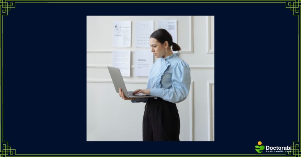 Woman-standing-with-laptop